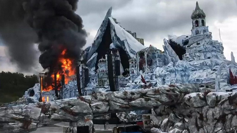 tomorrowland-stage-burn